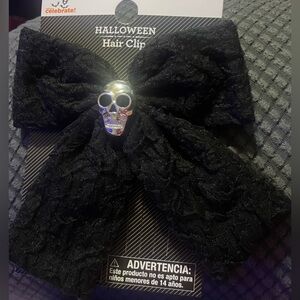 🔴 3/$12 Black Halloween Hair Clip with Skull! NEW!